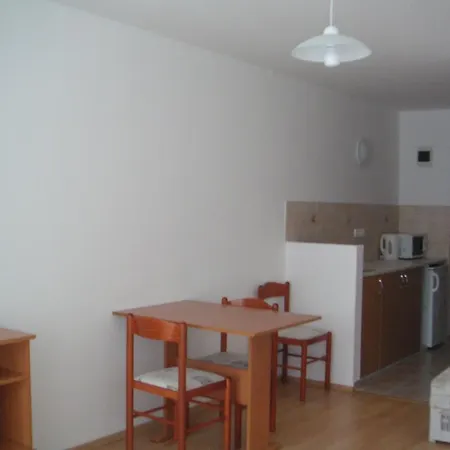 Lantos Apartmanház